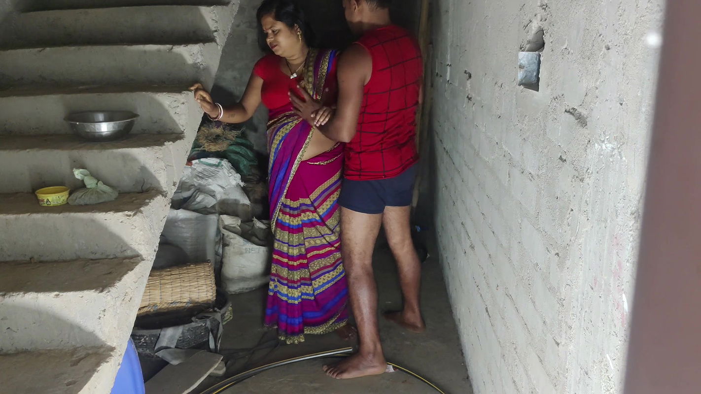 Called sister-in-law to the store room, stripped her and fucked her