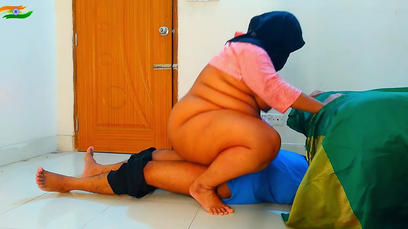 Bistar totane par ek badhe ghar le aya aur unko jabardast chudai mere sexy patni – carpenter Fucked by Hot Housewife