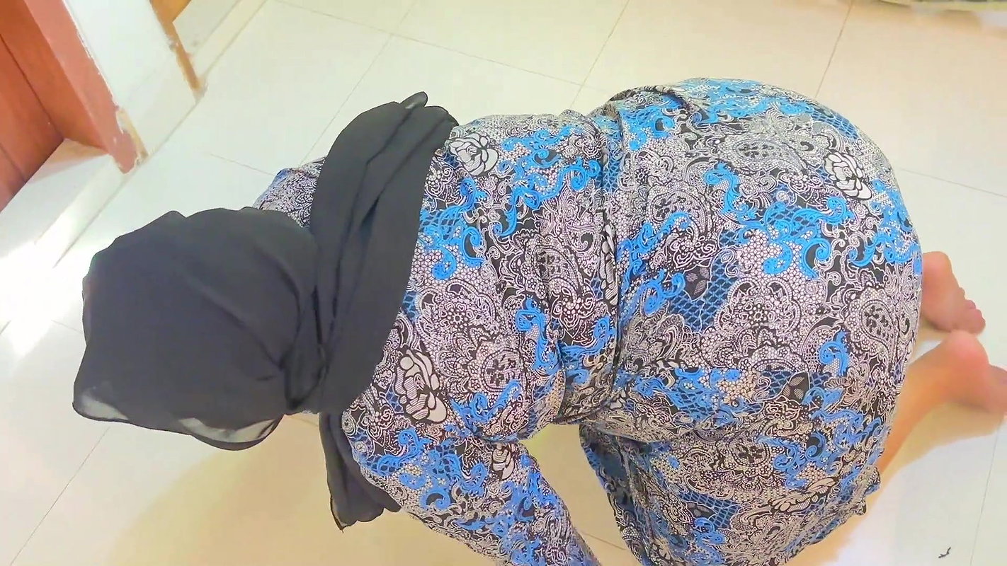Arab MILF Stepmom stuck under bed in Eid day morning, While cleaning room, Then Stepson help her by ass fucking