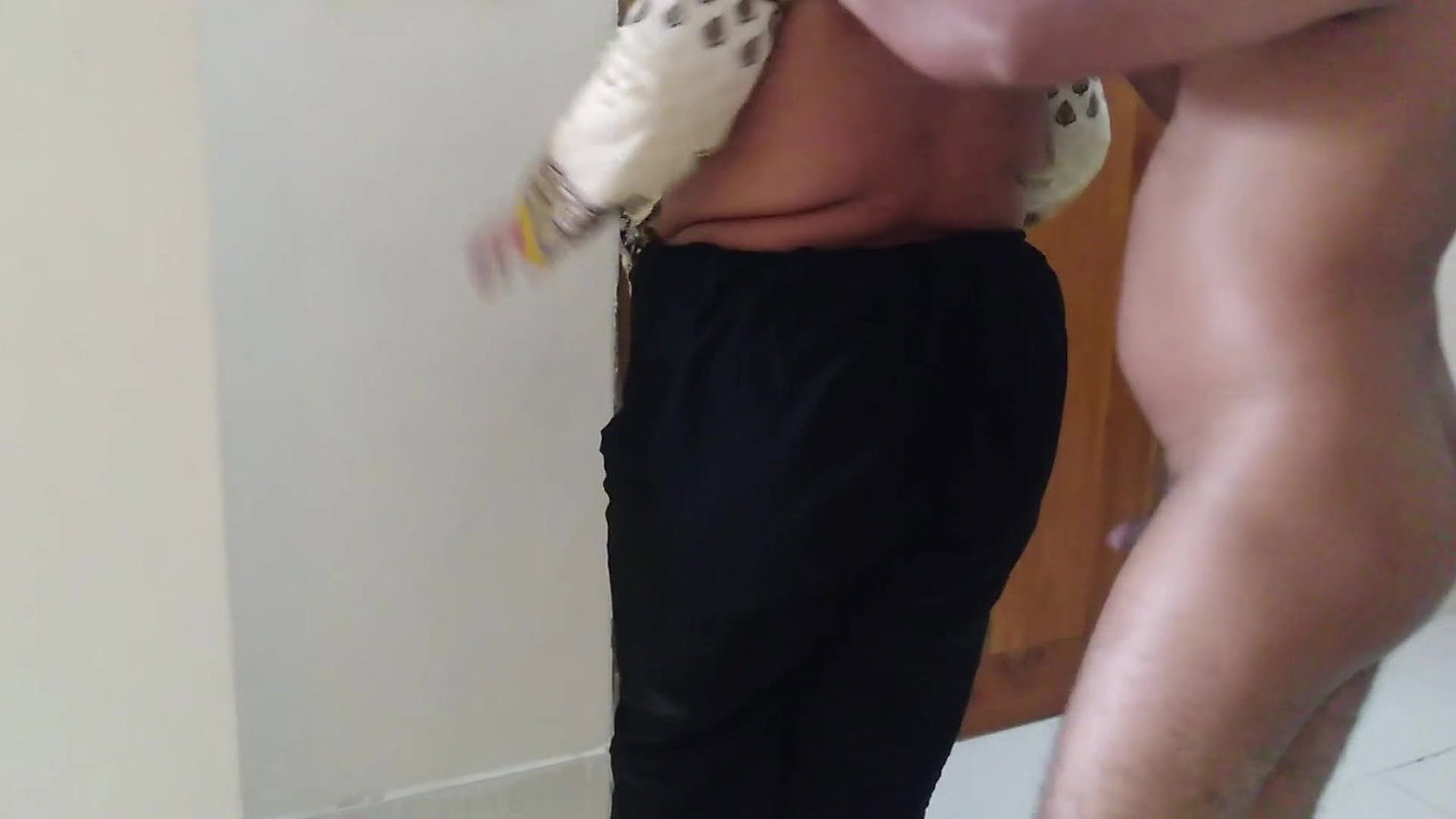 18 sal ke Sexy Badi Gand wali naukarane ko Valentine’s Day par kitchen mey choda gaya