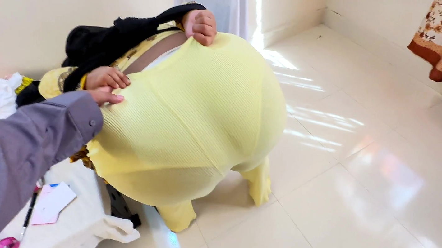 (Indian Darji) Tailor ne Badi Gand wali Ayesha Aunty ko Thapa Thap Choda – Desi Big Ass Aunty Fucked By Tailor in Shop