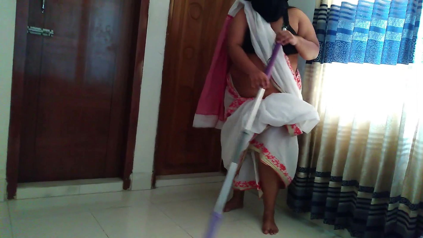 (Desi Nakurni Ko Jabardast Choda malik ke step beta) Indian Maid Fucked while sweeping his Room – Big Boobs & Huge Ass 35yo Maid
