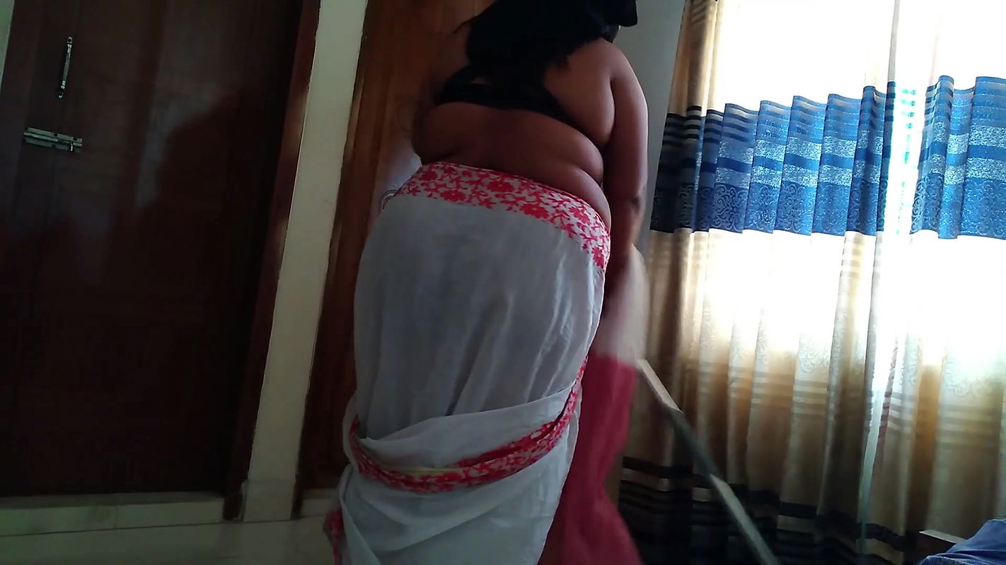 (Desi Nakurni Ko Jabardast Choda malik ke step beta) Indian Maid Fucked while sweeping his Room – Big Boobs & Huge Ass 35yo Maid
