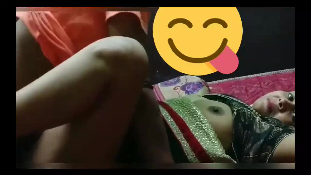 desi aunty in sari jerking