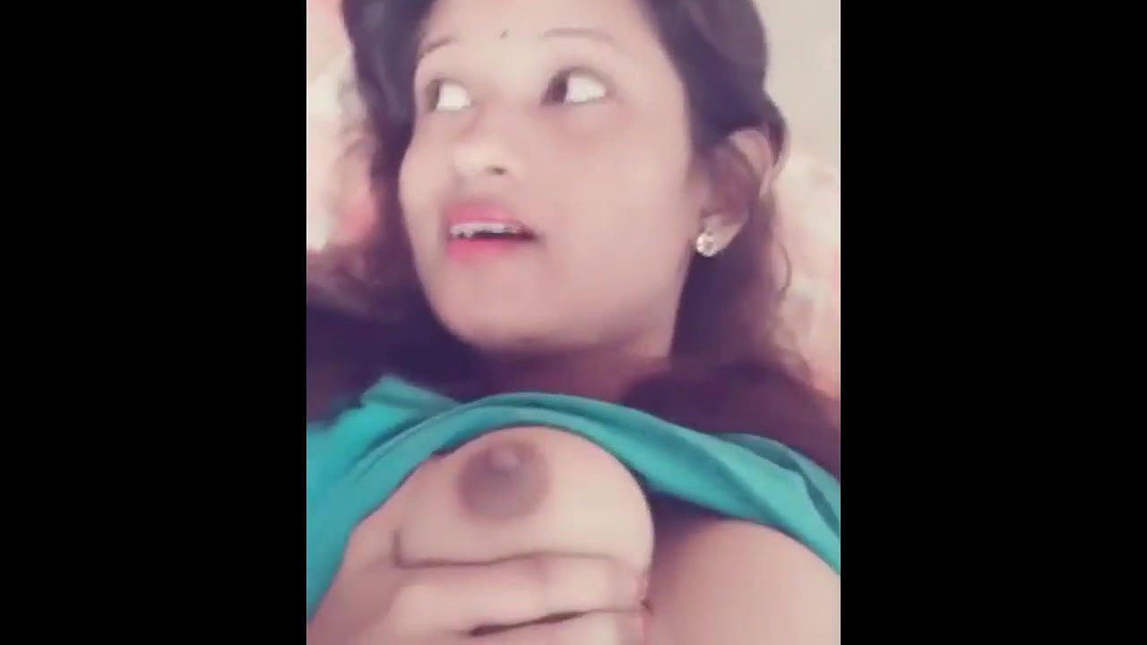 desi college girl showing boobs