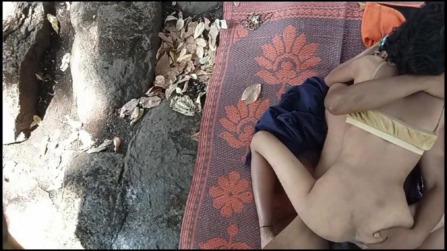 An asian girl was fuking hard with local boyfriend in jungle, hardcore outdoor fucking