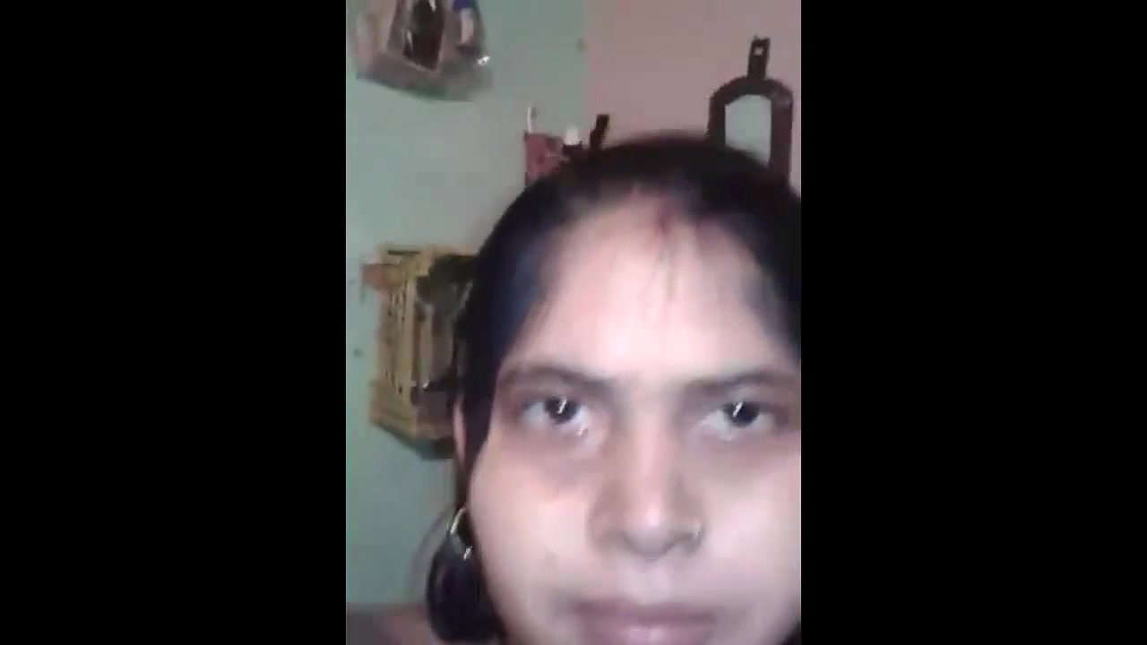 a bangla booby bhabhi taking shower