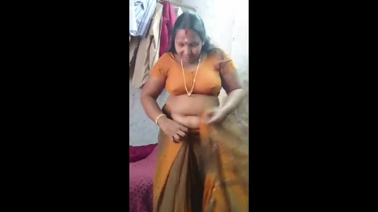 anjali mallu chubby saree aunty stripping in front of lover