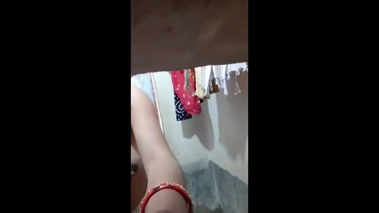 anushka bhabi record her nude selfie