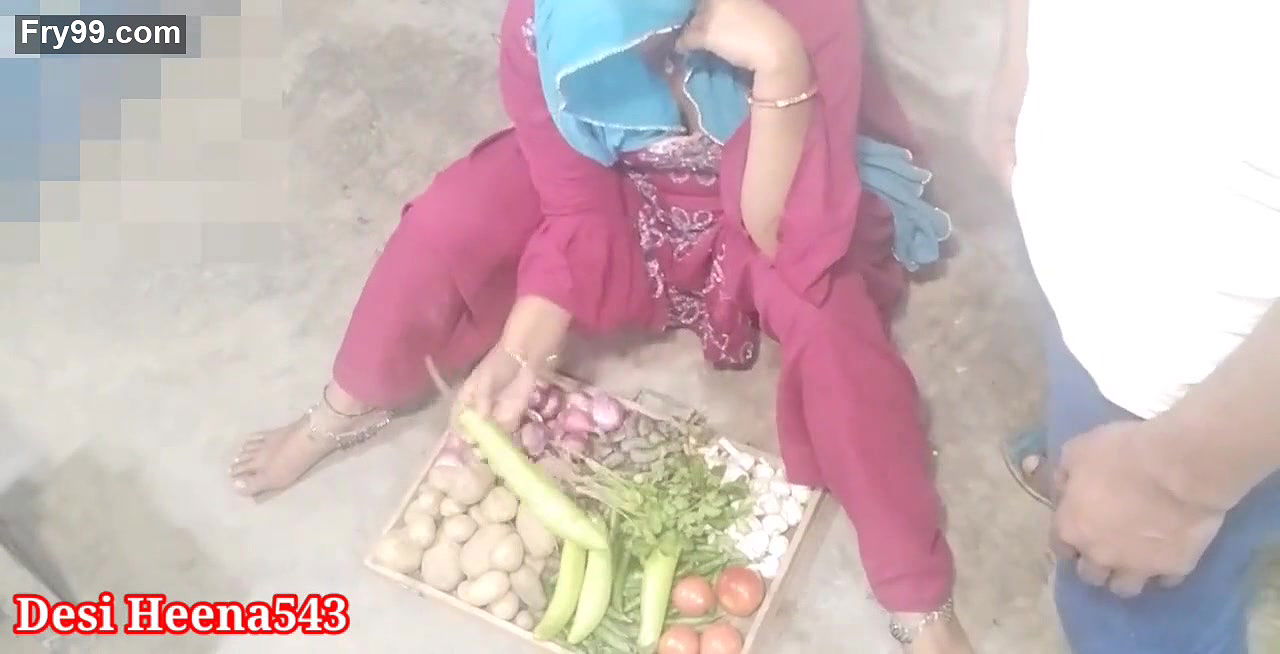 In a clean voice by scolding the sister-in-law who is selling vegetables
