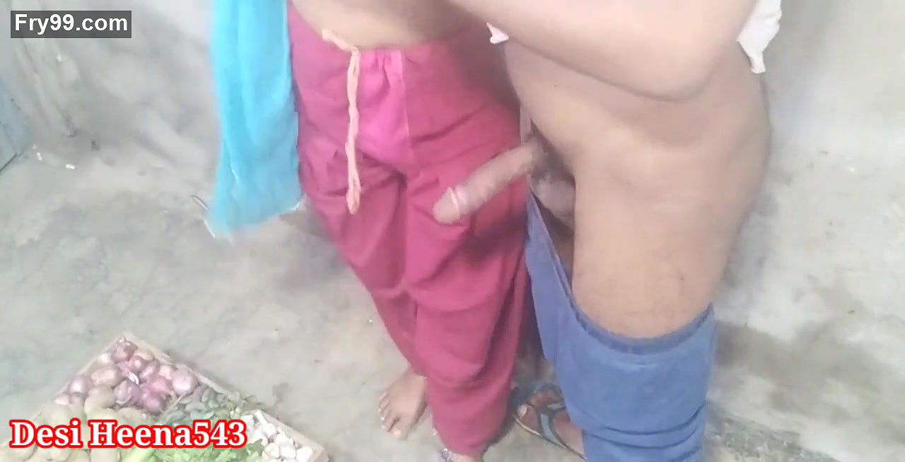 In a clean voice by scolding the sister-in-law who is selling vegetables