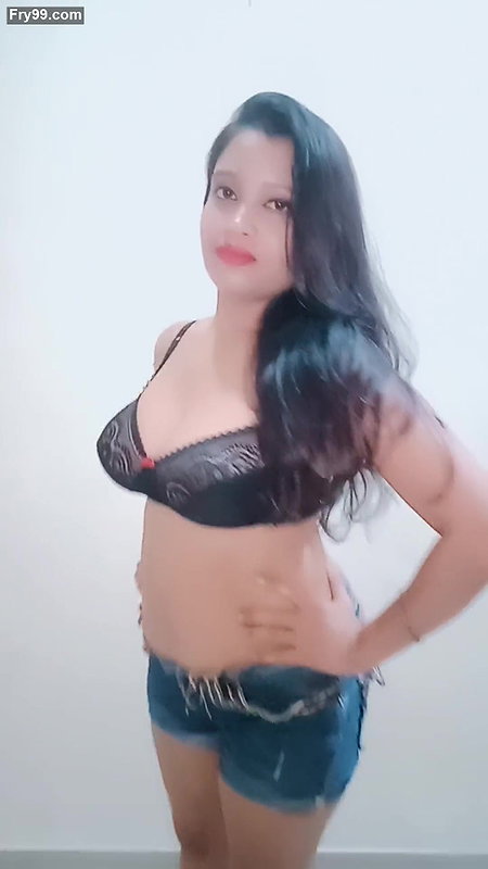 Sexy Indian Girl Shows her Nude Body