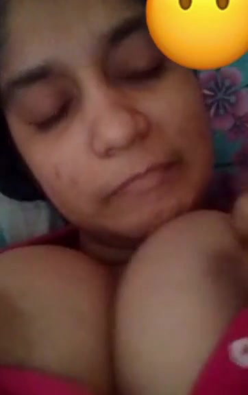 updates Cute Indian Girl shows her Big Boobs