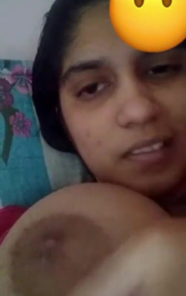 updates Cute Indian Girl shows her Big Boobs