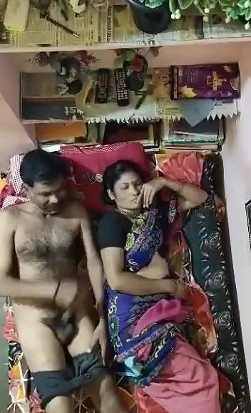 Desi ucnle fuking wife sistr-1