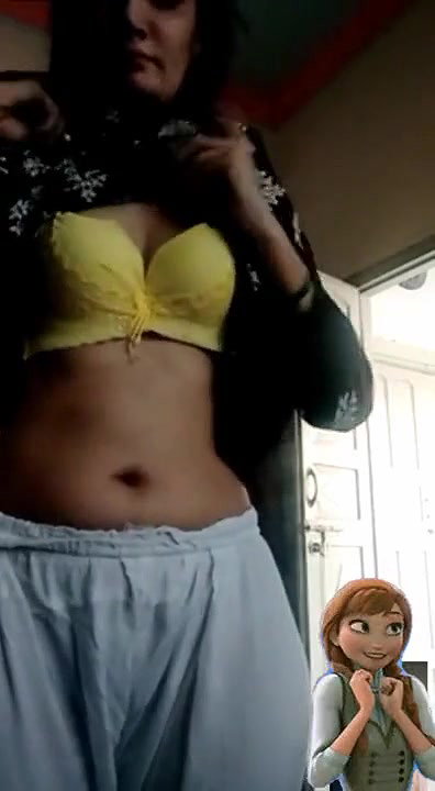 Paki Girl Shows Everything to Lover on Video Call Hot