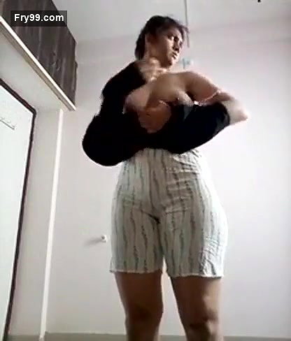 Cute Desi girl Shows Her Boobs