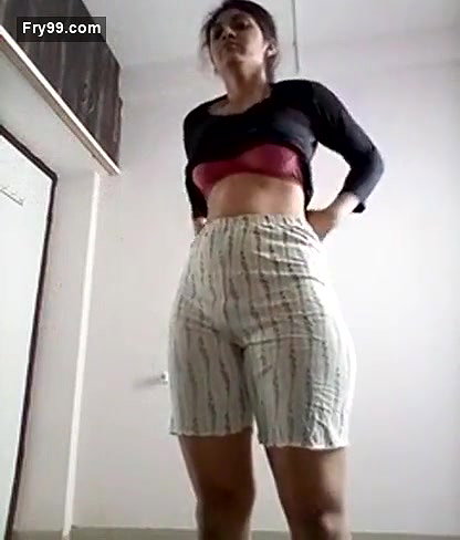 Cute Desi girl Shows Her Boobs