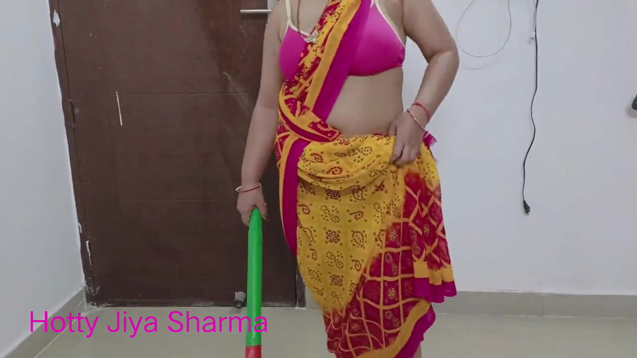 Nokrani Sudipa bhabhi apne malik ko sex karna sikhate hai