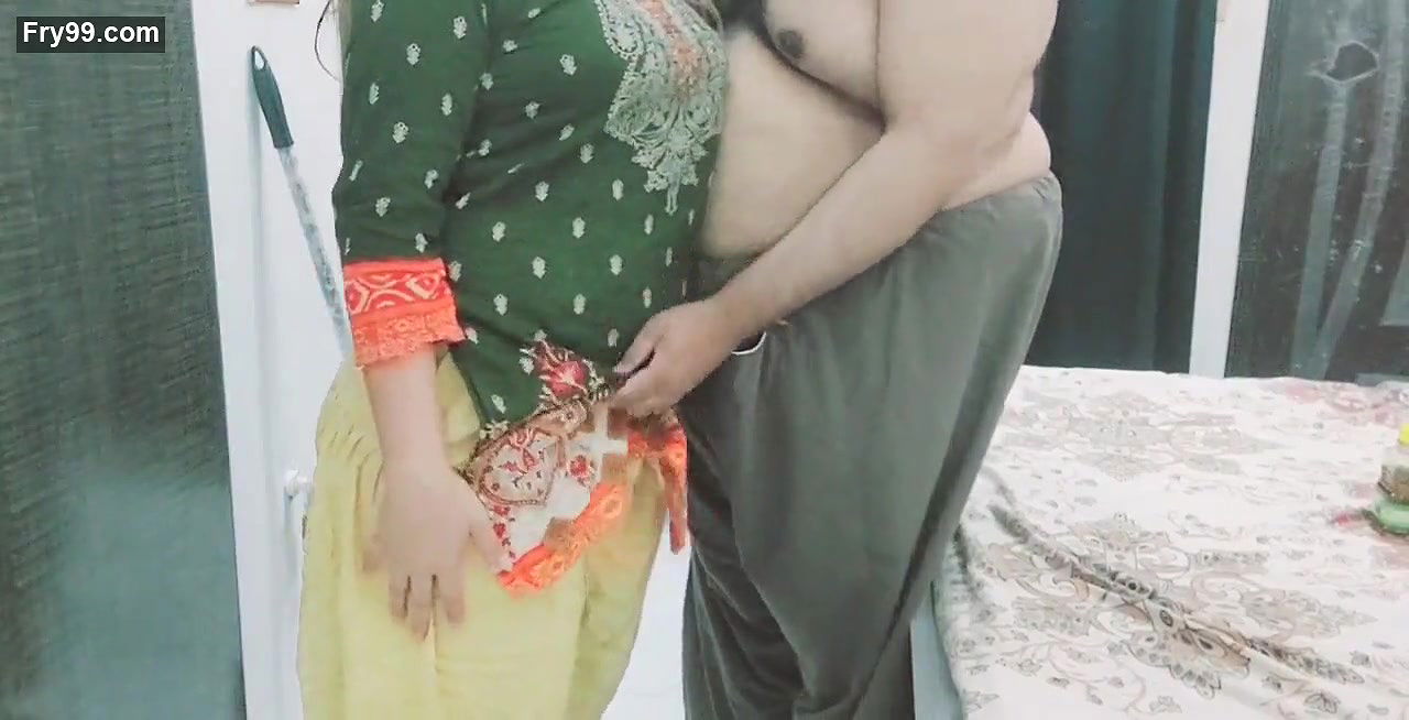 Indian Daughter Of Maid Fucked By Old Daddy For Money With Clear Hindi Audio