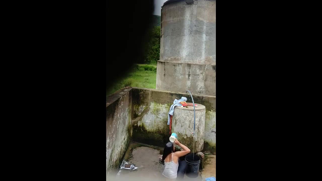 desi girl outdoor shower 1