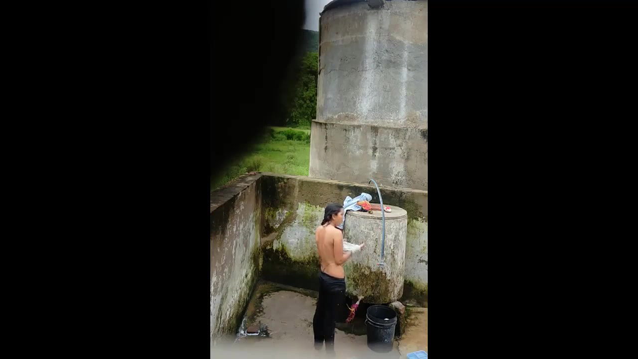 desi girl outdoor shower 1