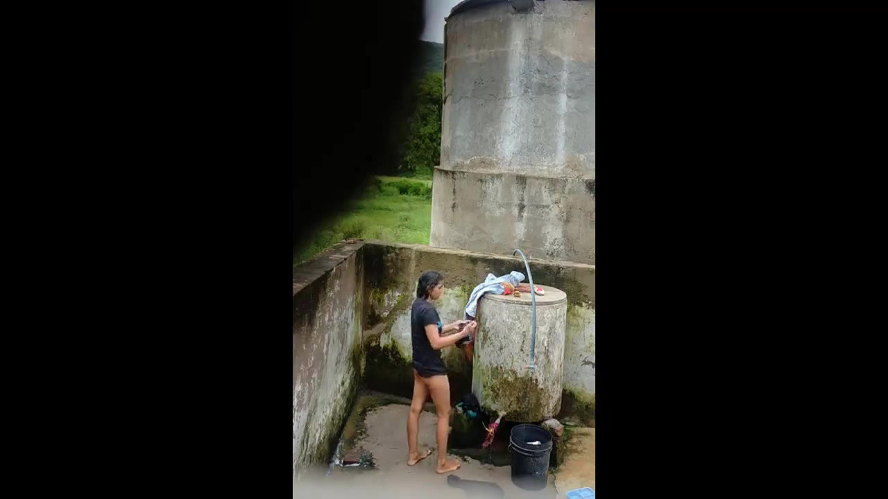 desi girl outdoor shower 1