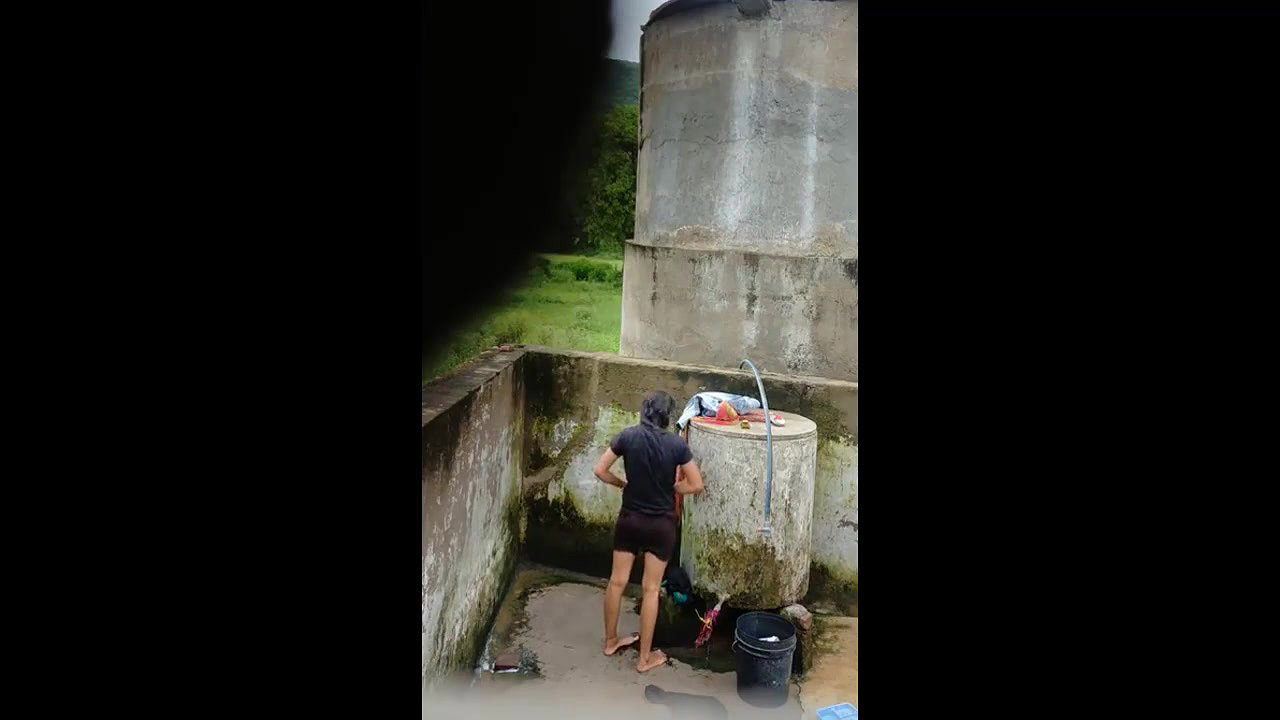 desi girl outdoor shower 1