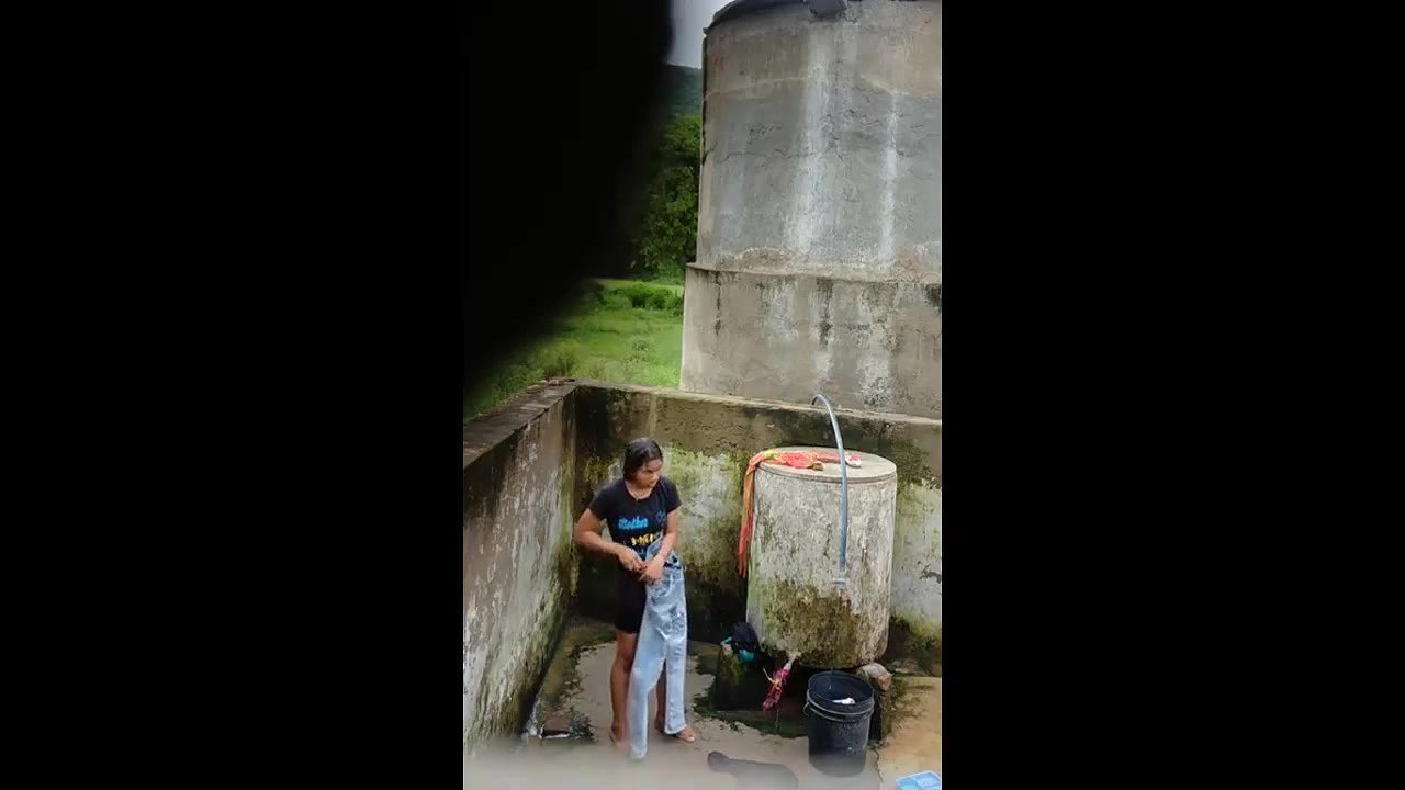desi girl outdoor shower 1