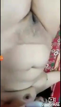 Mature bhabhi showing