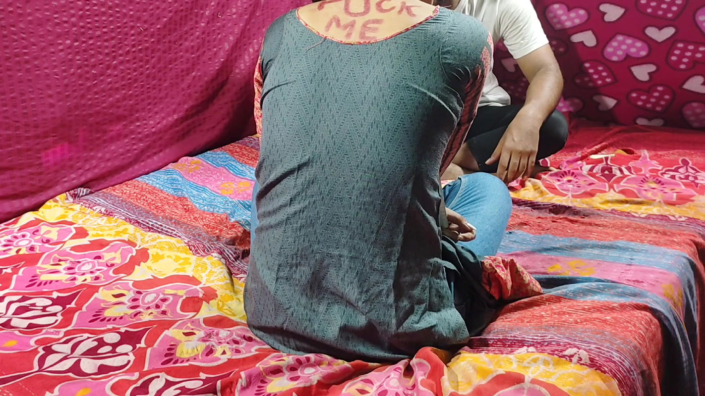 Master Sahab Ne Padhate Padhate apne Jawan Sexy Student Ke Dood Daba Diya