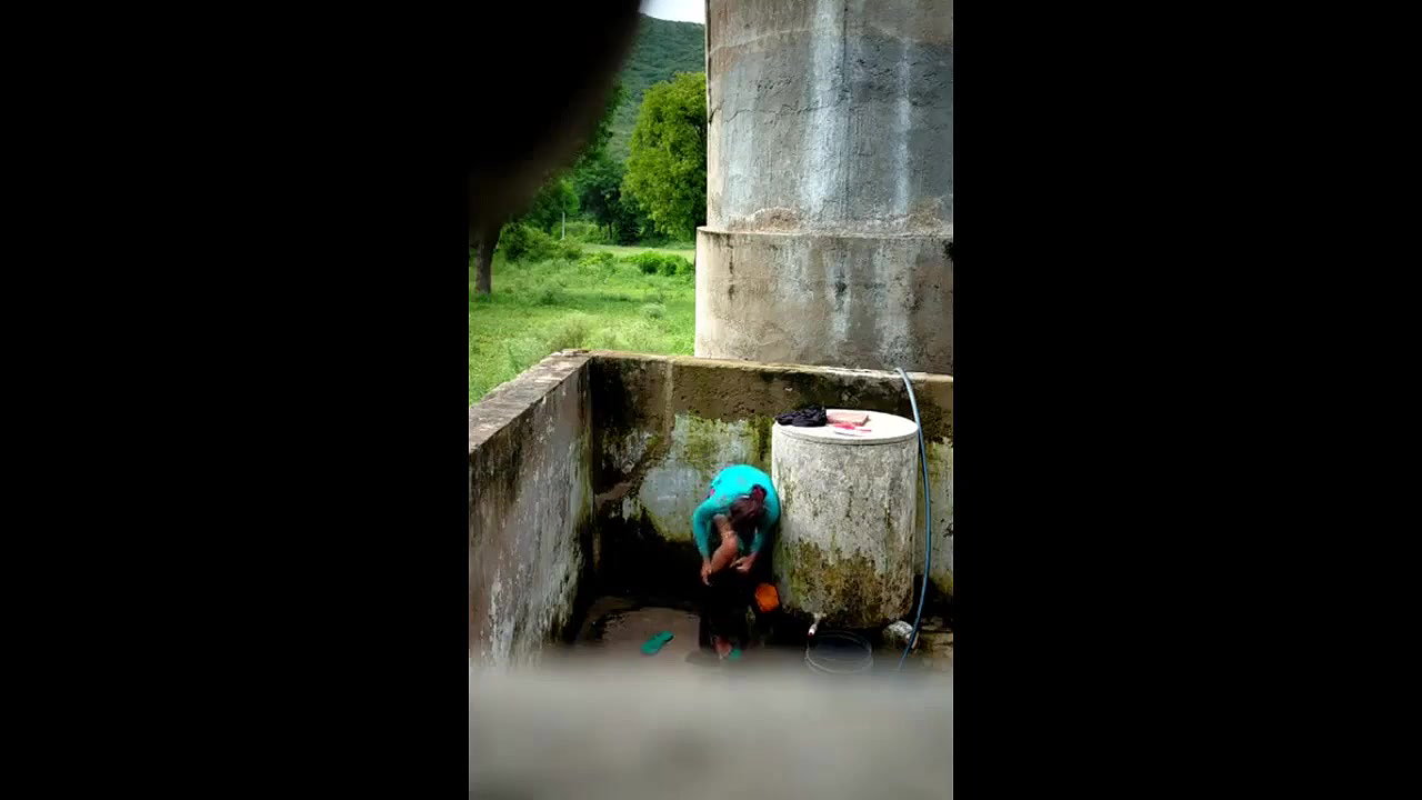 desi girl outdoor shower 2