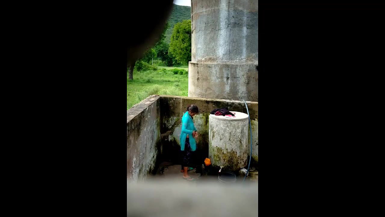 desi girl outdoor shower 2