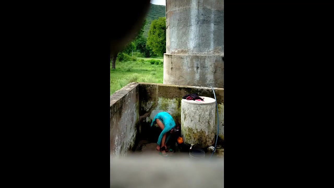 desi girl outdoor shower 2