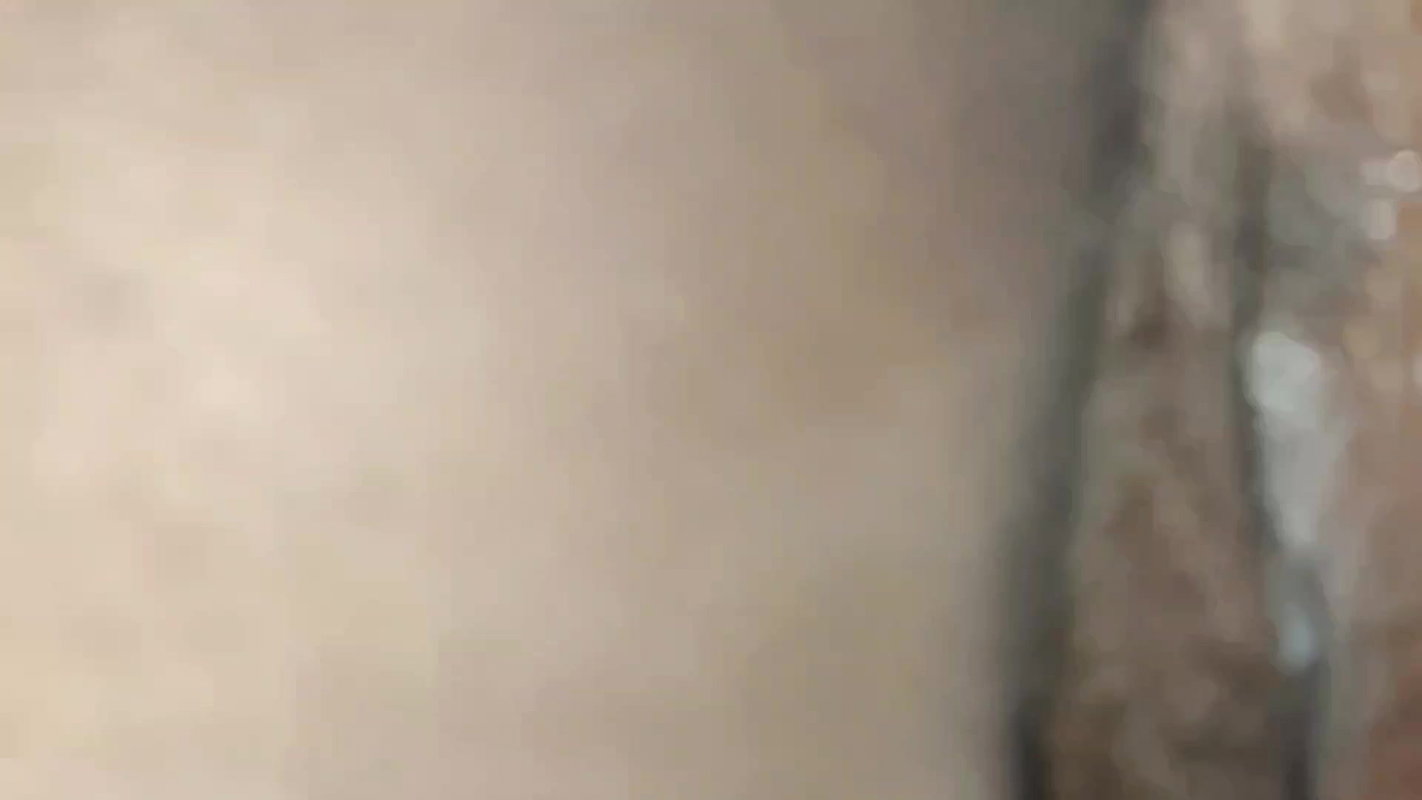 Kavita bhabhi apni pant dhund rahi thi itne me pinku ne aa peeche se daal diya