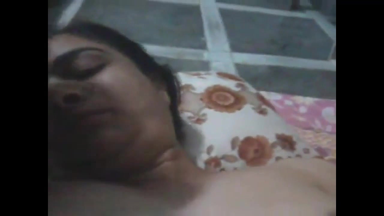 desi gujju bhabhi fingering pussy nipple sucking kissing with hubby mms clip