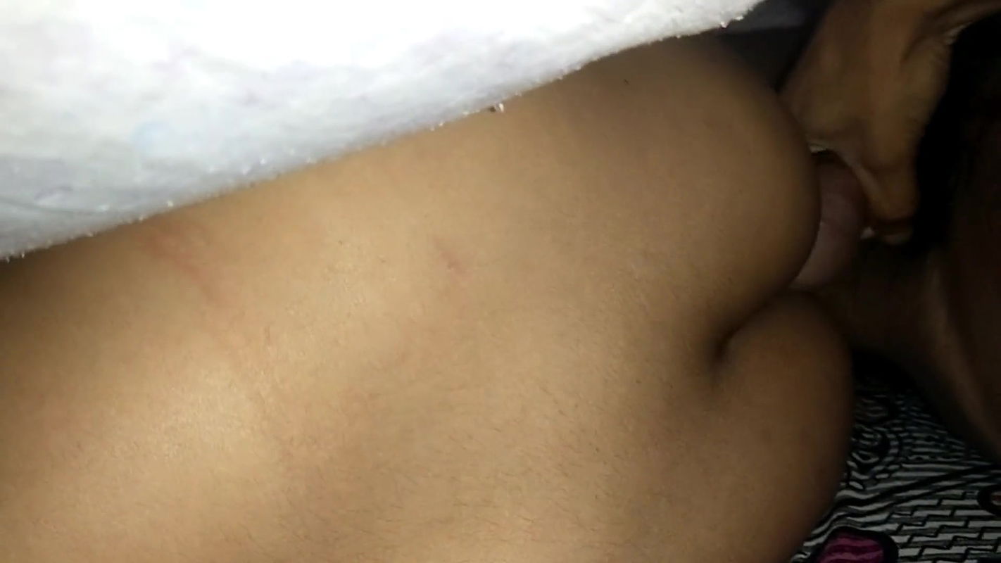 Indian porn- Sali k saath raat me bistar pe sex kiya