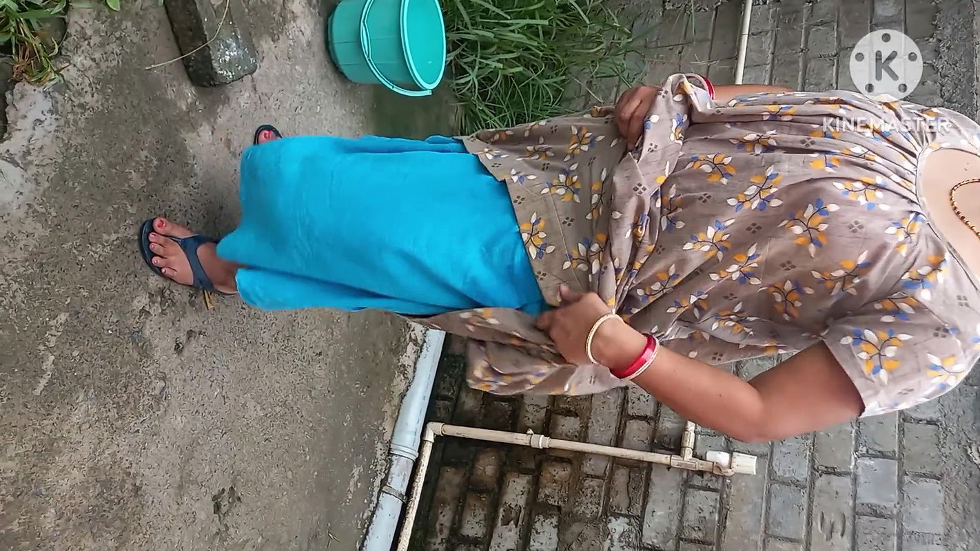 Hot sexy Kitu Bhabhi got her brother-in-law excited and got him fucked by pressing her breasts and pussy outside in the garden