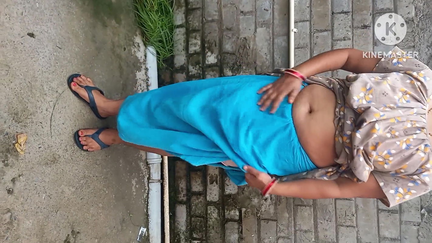 Hot sexy Kitu Bhabhi got her brother-in-law excited and got him fucked by pressing her breasts and pussy outside in the garden