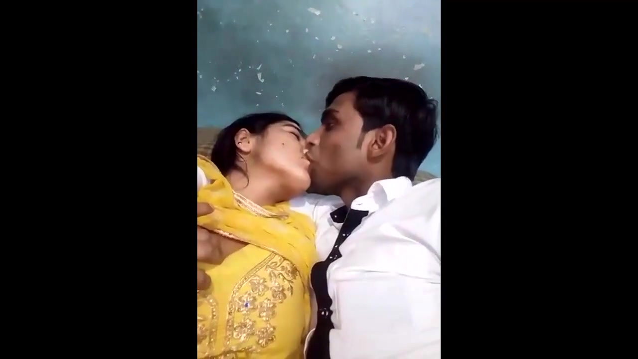 desi lovers hot smooching  boobs pressing
