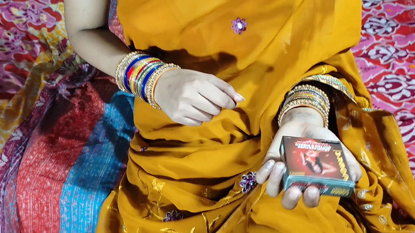 Devar Ne Bhabhi Ji Ko Diya Cobra Condom Or Fir Bhabhi Ji Ne Ushi Condom Se krvai Chudaii