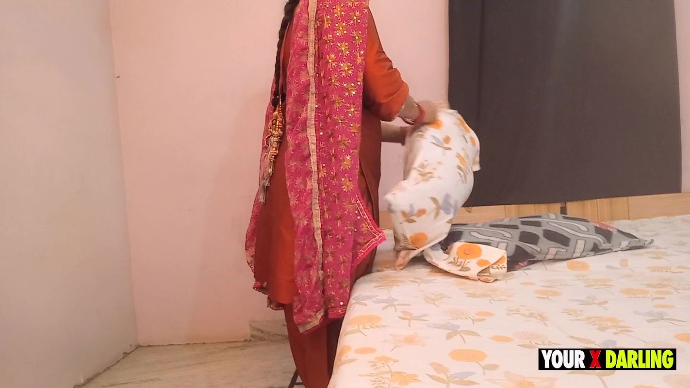 Desi Stepsister fucked by her stepbro when she was working in room