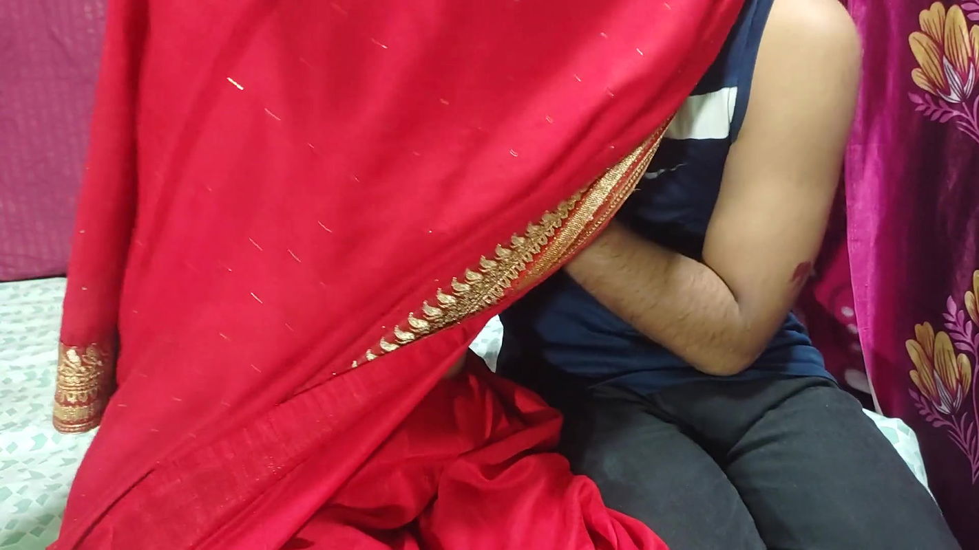 Desi Bhabhi Ko Sote Huye Devar Ne Akar Banai Video Or Fir Choda