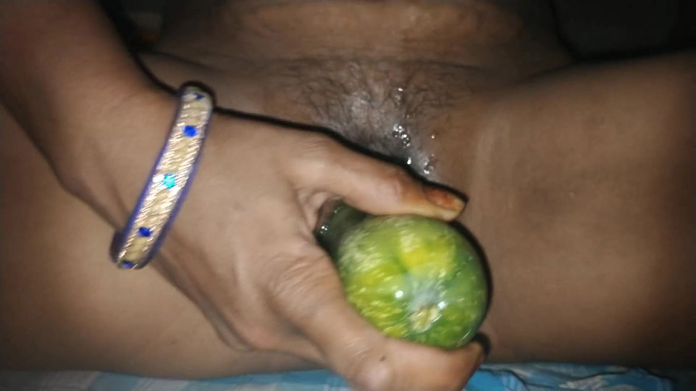 Desi Bhabhi Big 10 Inches Khira Se Apna Payas Bhujaya India Female Masturbations Dildo Enjoyed Bihar India Sex