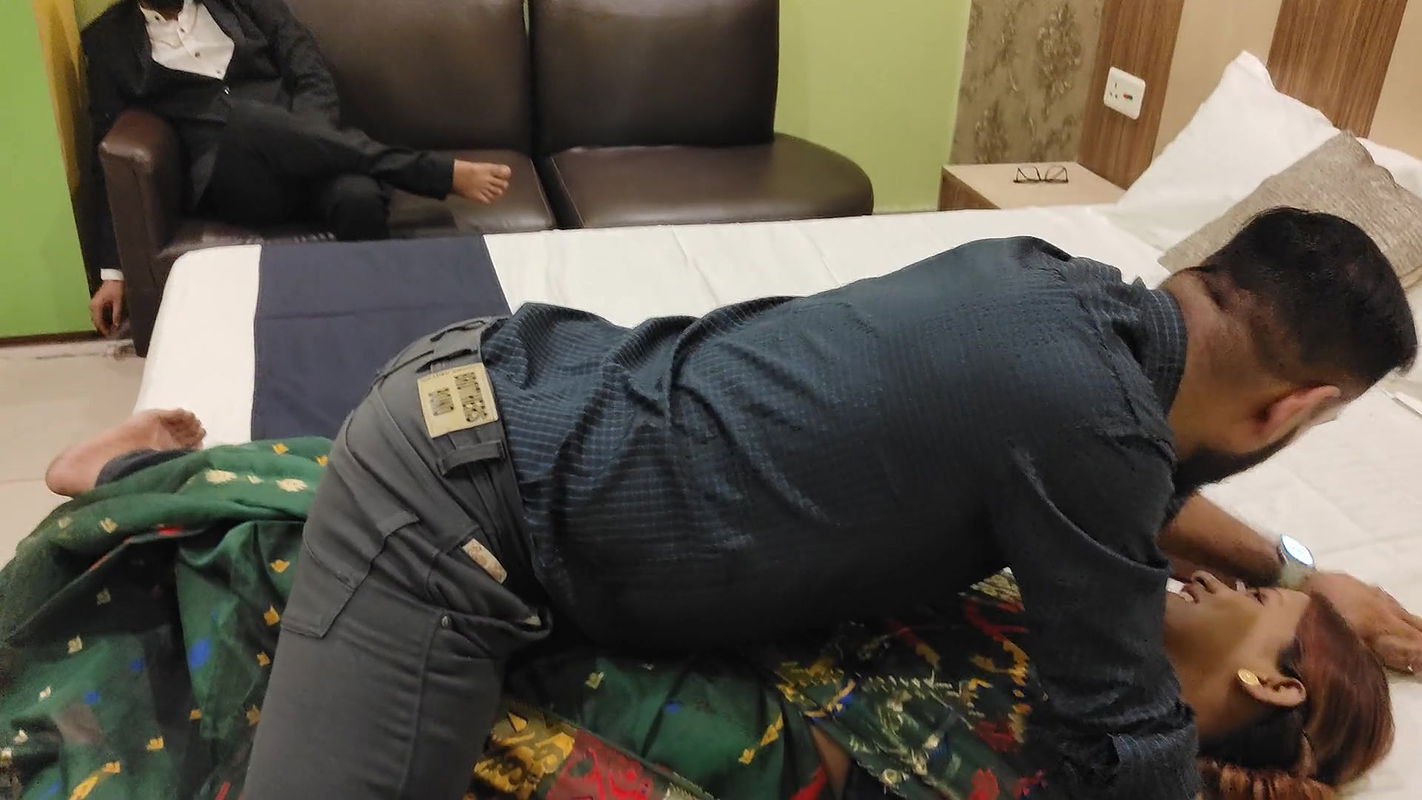 A couple made a hardcore fucking session infront of registror who came to made them divorce