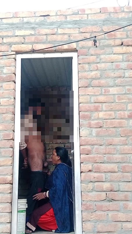 Village lover morning sex girlfriend ko suba suba bathroom me lund ka chuppa lagvaya