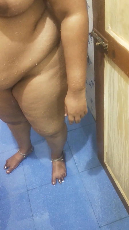 Indian housewife nude show to exlover