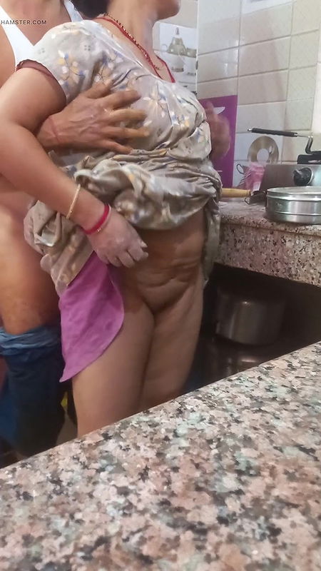 Hot sexy Kitu Bhabhi was left in the kitchen by her lover