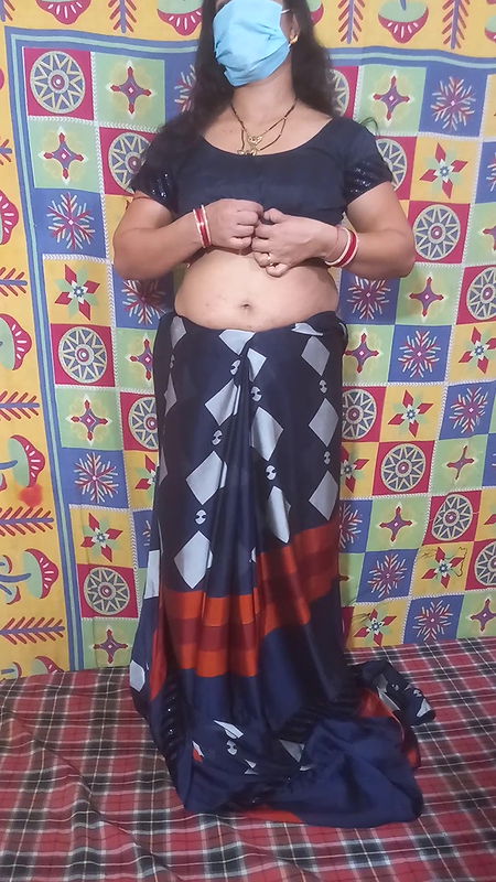 Hot sexy Kitu Bhabhi gave a hot performance by fingering her pussy in front of her brother-in-law