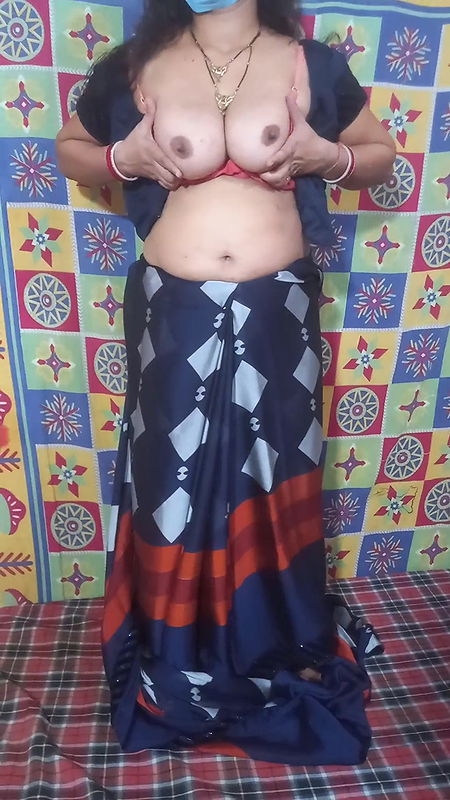 Hot sexy Kitu Bhabhi gave a hot performance by fingering her pussy in front of her brother-in-law